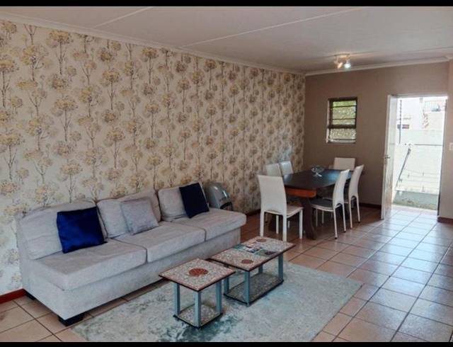 2 BEDROOM APARTMENT FOR SALE IN FOURWAYS